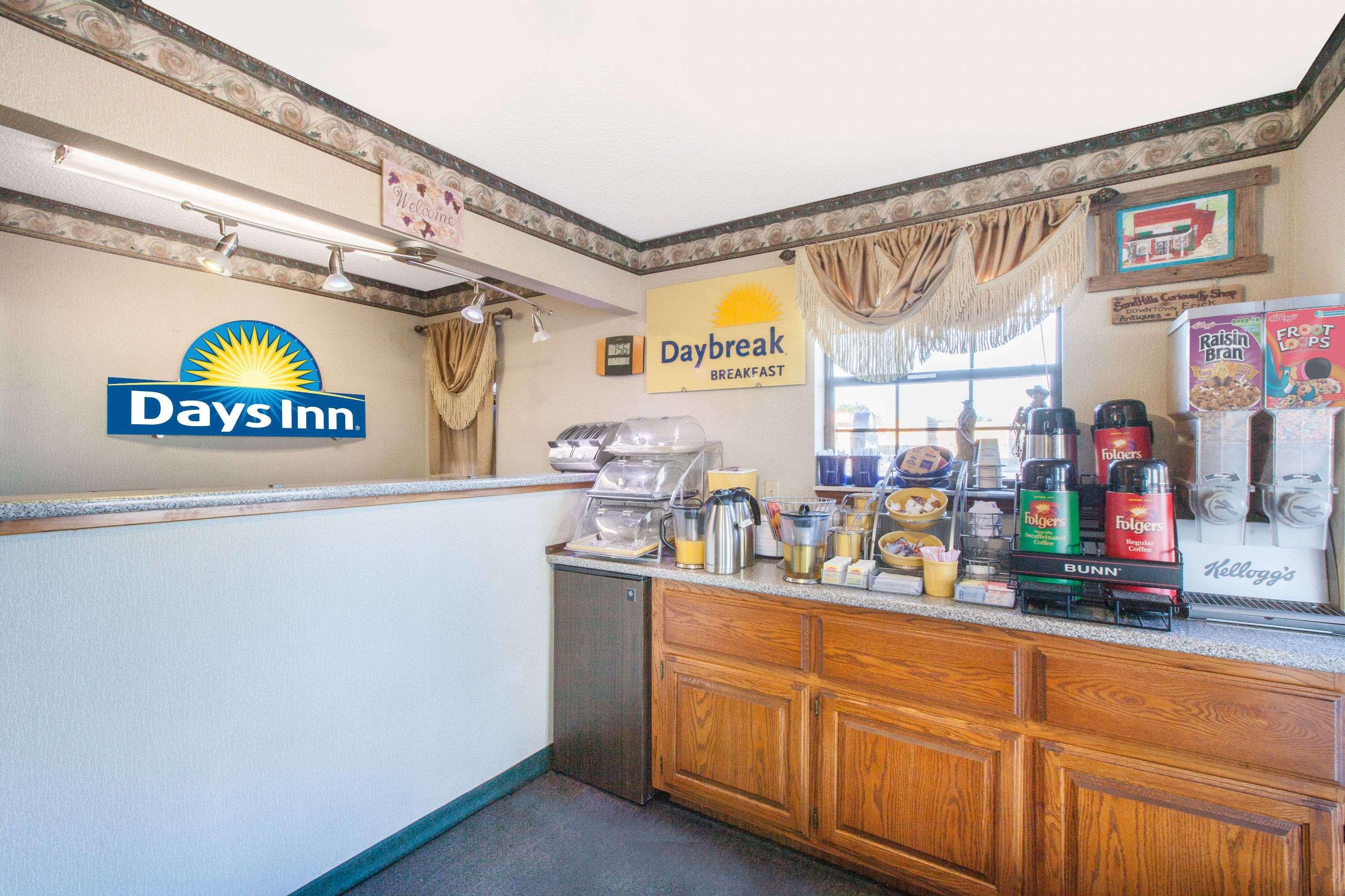 Days Inn By Wyndham Erick Dış mekan fotoğraf